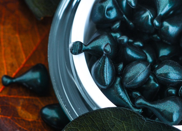 jade spectra night capsules with leaf background