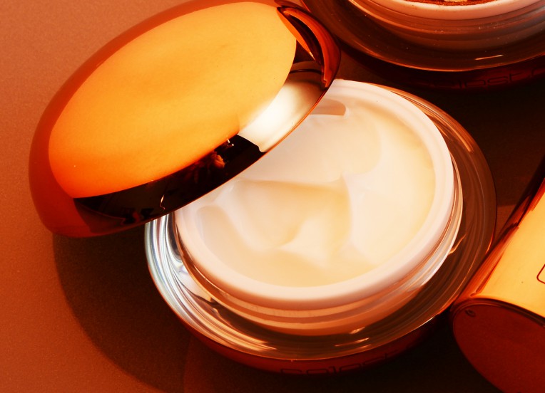 top view of mars stardust cream with open lid