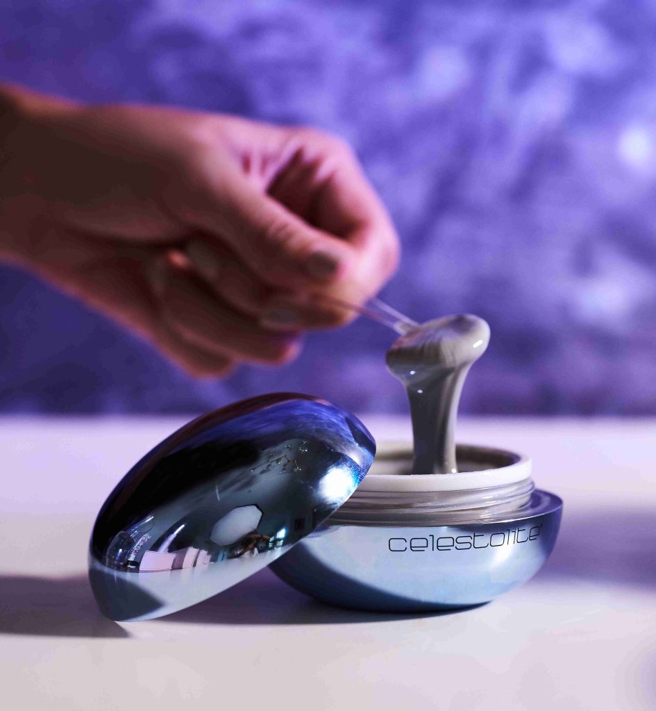 Scooping the Luna Lava Mask out of its container