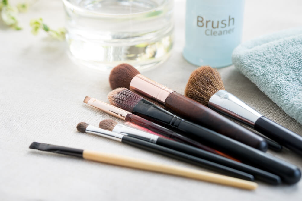 How to Clean Makeup Brushes Properly for Healthier Skin