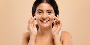woman moisturizer